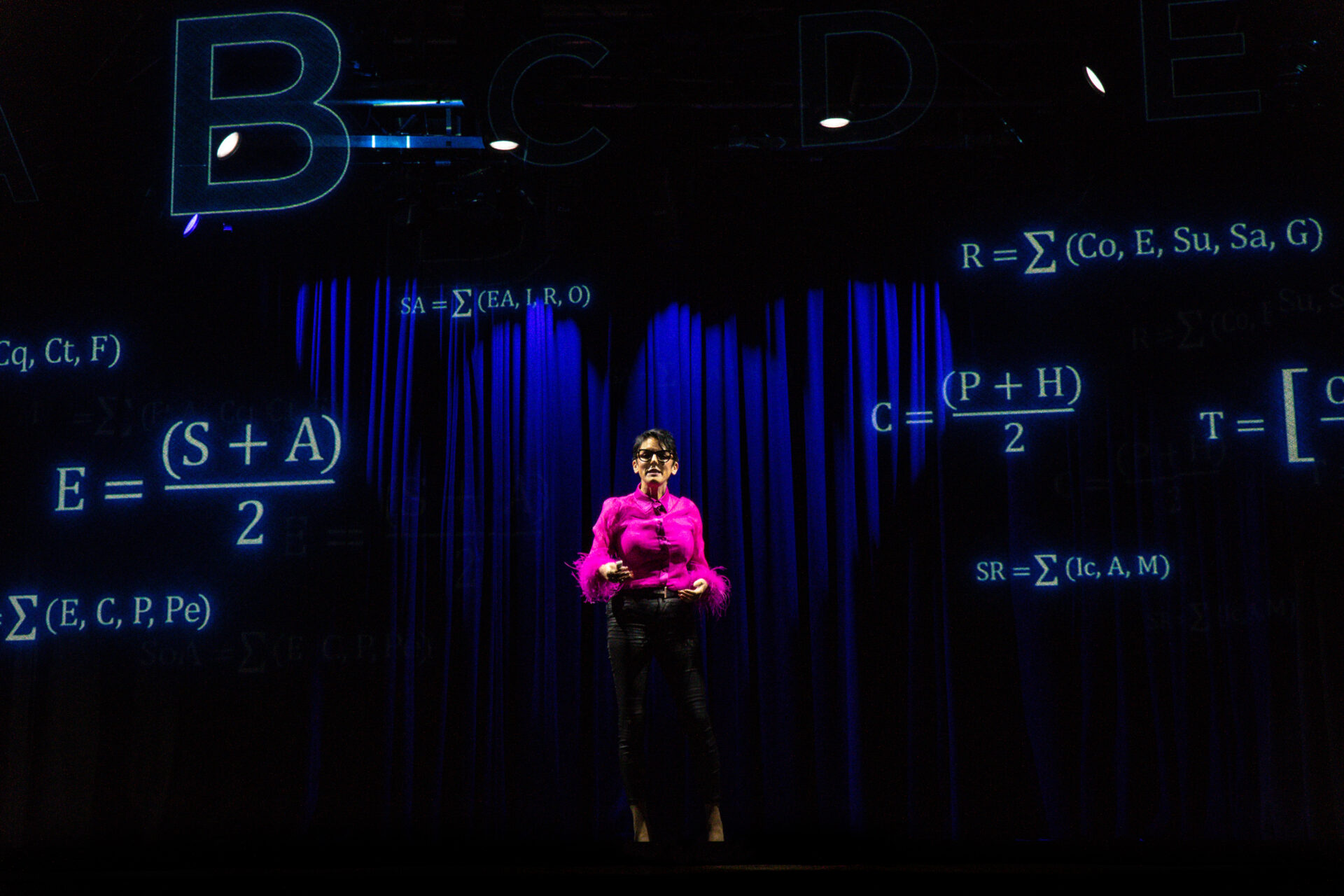 Immersive Keynote, Holo Presentation, Sylvie di Giusto,: do you bring the 3D equipment