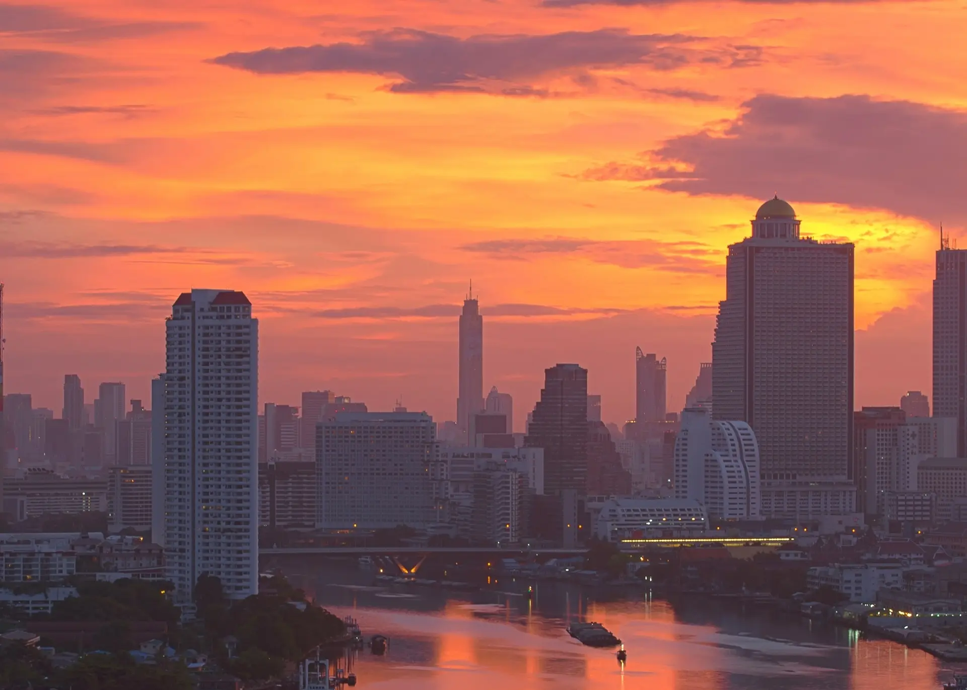 Wat Arun, the Temple of Dawn, on the banks of the Chao Phraya River in Bangkok, for Sylvie di Giusto, international keynote speaker in Bangkok