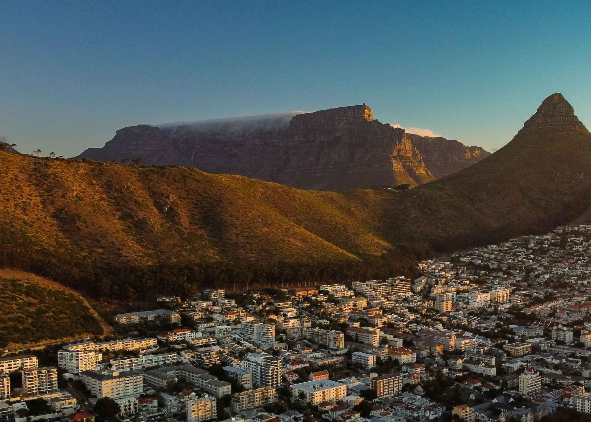 Table Mountain rising above Cape Town, for Sylvie di Giusto, international keynote speaker in Cape Town