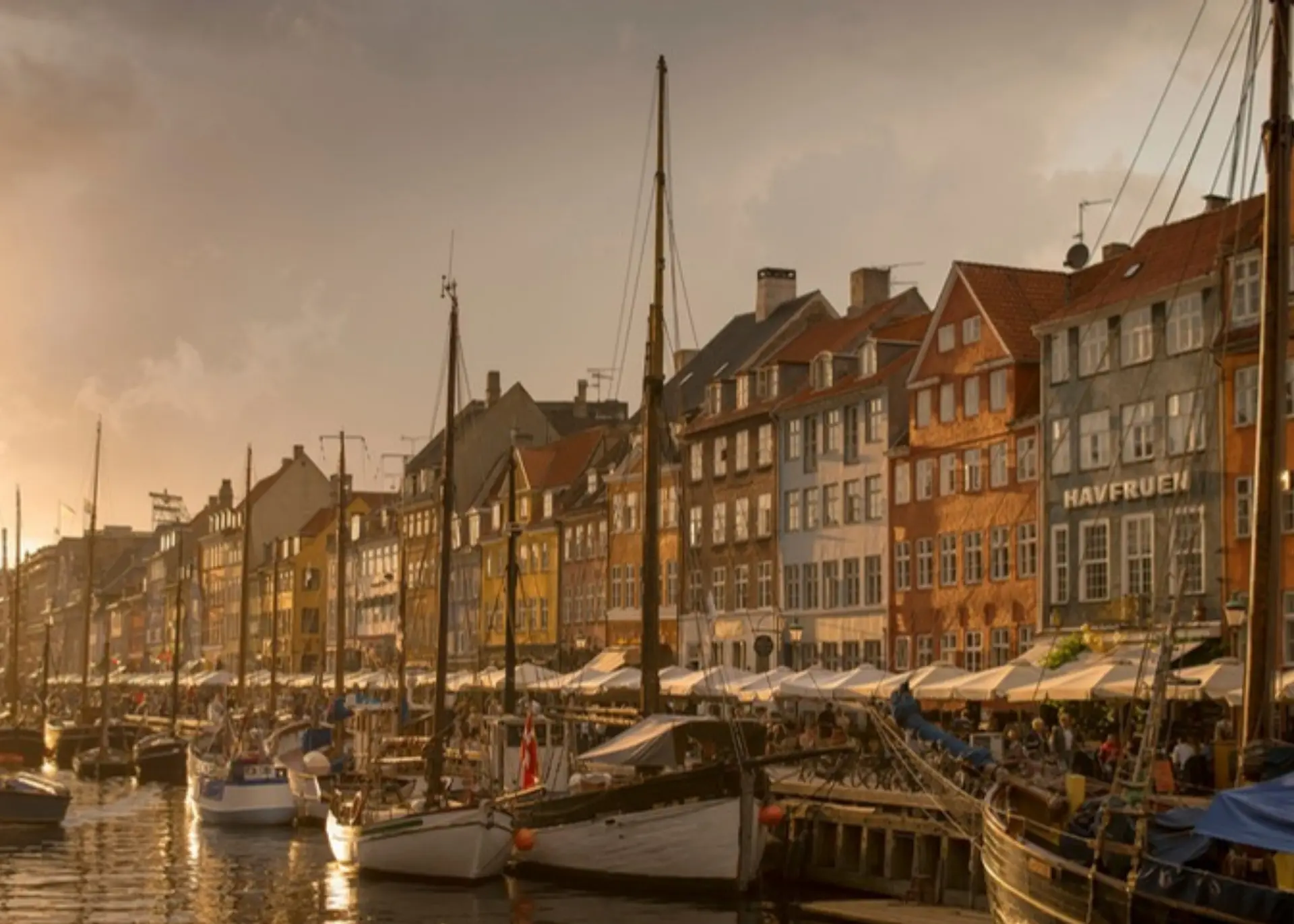 Colourful townhouses and wooden boats along the Nyhavn canal in Copenhagen, for Sylvie di Giusto, international keynote speaker in Copenhagen