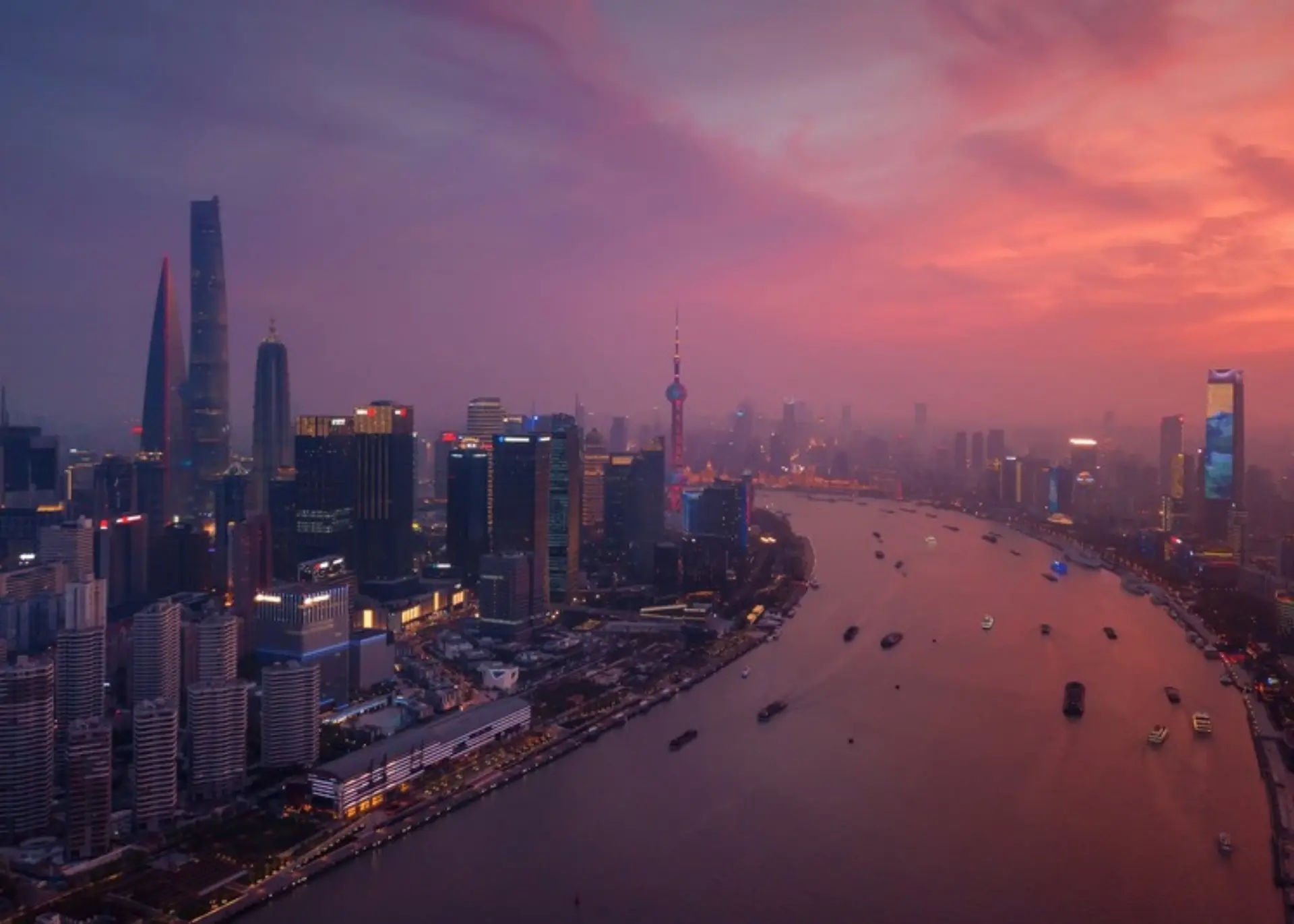 The Lujiazui skyline and the Huangpu River in Shanghai at dusk, for Sylvie di Giusto, international keynote speaker in Shanghai